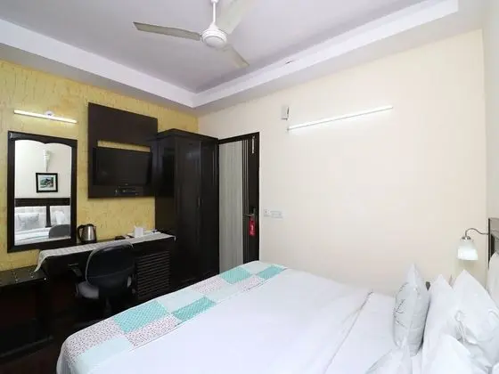 OYO 13451 Star Corporate Avenue - Oda