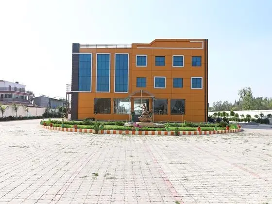 OYO 13483 Hotel Aradhya's