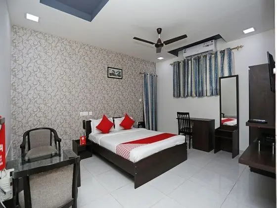 OYO 13493 Hotel Vridhi Inn