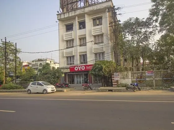 OYO 13521 Sudhriti Hotel - Dış Mekan