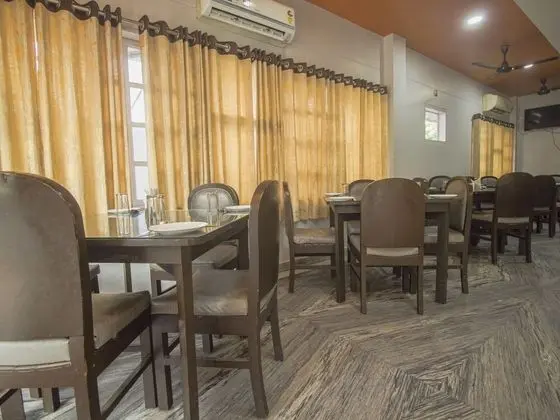 OYO 13521 Sudhriti Hotel - Yerinde Yemek