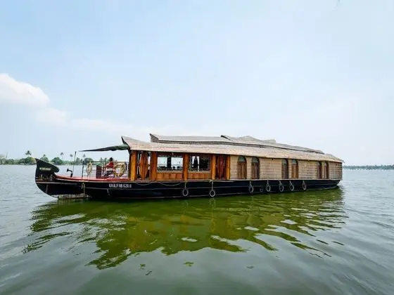 OYO 13525 HouseBoat My Trip Deluxe 3 BHK Private