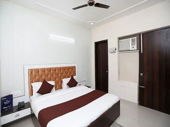OYO 13555 Niketan Medanta