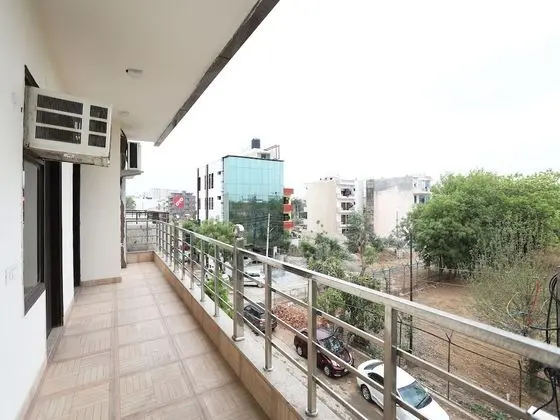 OYO 13555 Niketan Medanta