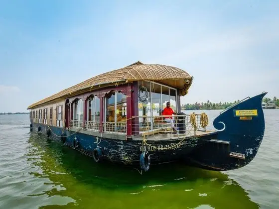 OYO 13589 HouseBoat My Trip Deluxe 4 BHK Private