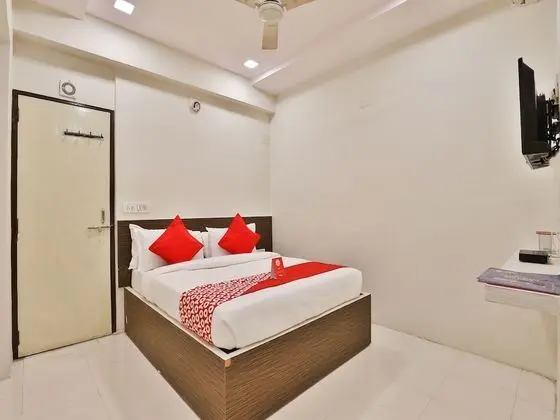 OYO 13598 Chandra Villas