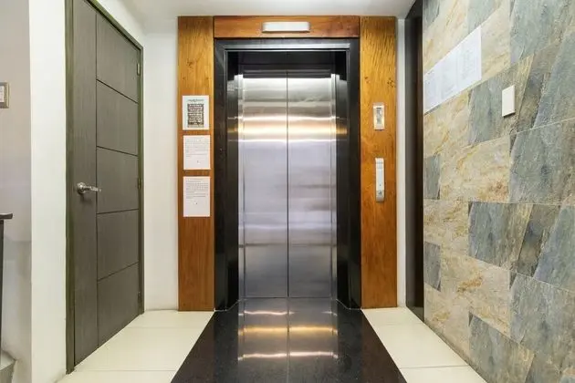 OYO 136 Regal Residences - İç Mekan