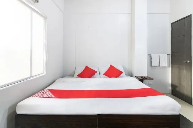 OYO 136 Regal Residences - Oda
