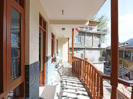 OYO 13732 Home Cozy near Mall Aleo Manali