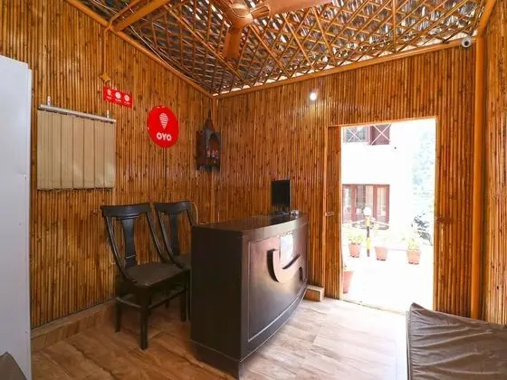 OYO 13756 Damyanty Residency & Resort - Lobi