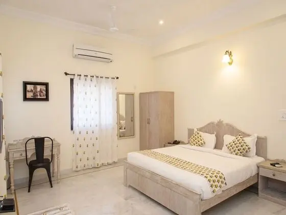 OYO 13793 Villa Sagat Raaso