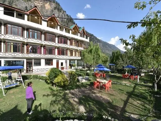 OYO 13841 Whispering Woods - Dış Mekan