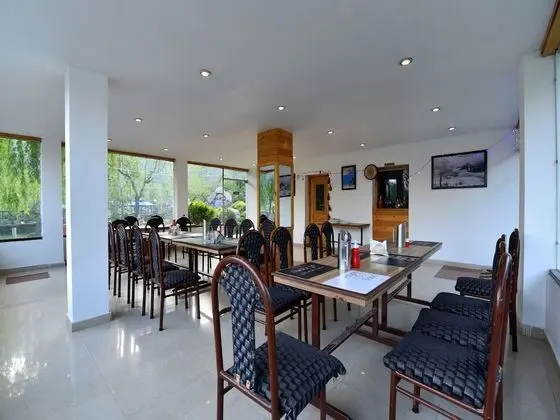 OYO 13841 Whispering Woods - Yerinde Yemek