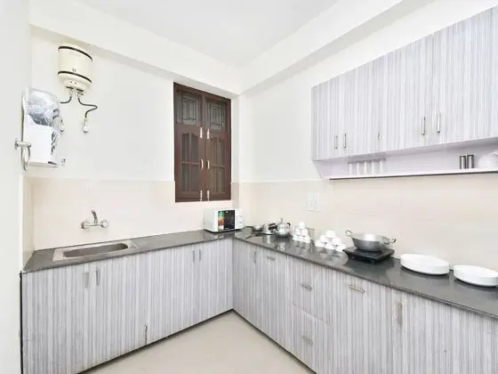 OYO 13878 Home Spacious 3BHK Kumarhatti - Mutfak