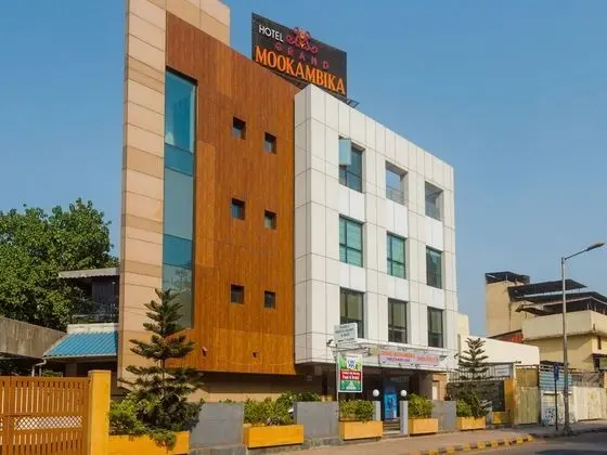 OYO 13905 Hotel Grand Mookambika - Dış Mekan