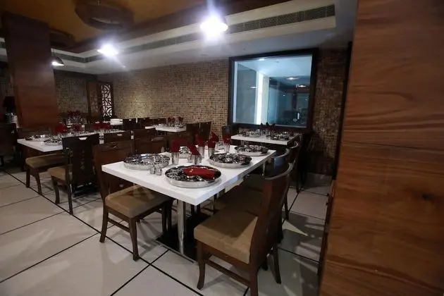 OYO 1395 Hotel Gandhi International - Yerinde Yemek