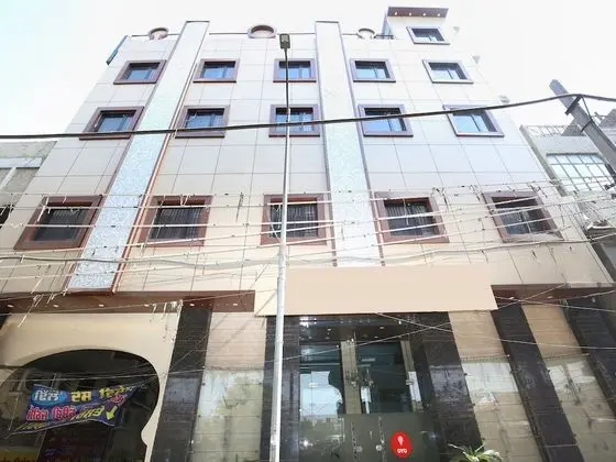 OYO 14157 RS Hotel & Restaurant - Dış Mekan