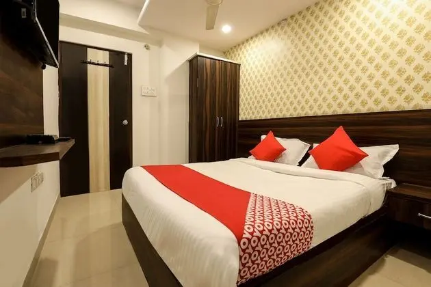 OYO 14194 Hotel Deccan Lodging and Boarding