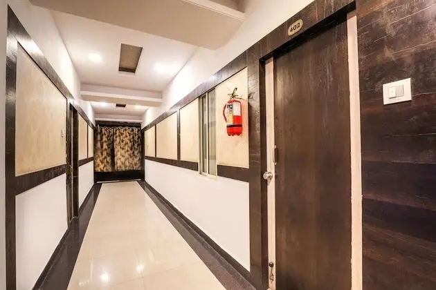 OYO 14194 Hotel Deccan Lodging and Boarding - İç Mekan