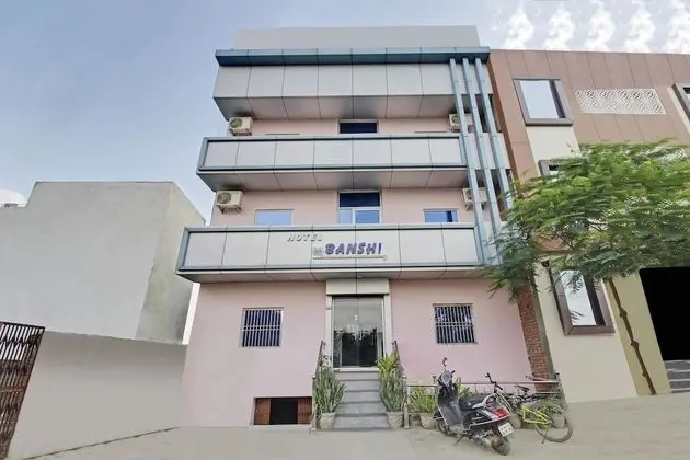 OYO 14219 Hotel Banshi