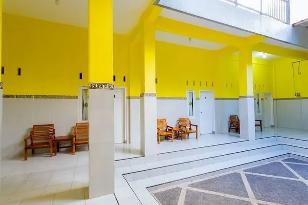 OYO 1427 Azzahra Guest House - İç Mekan