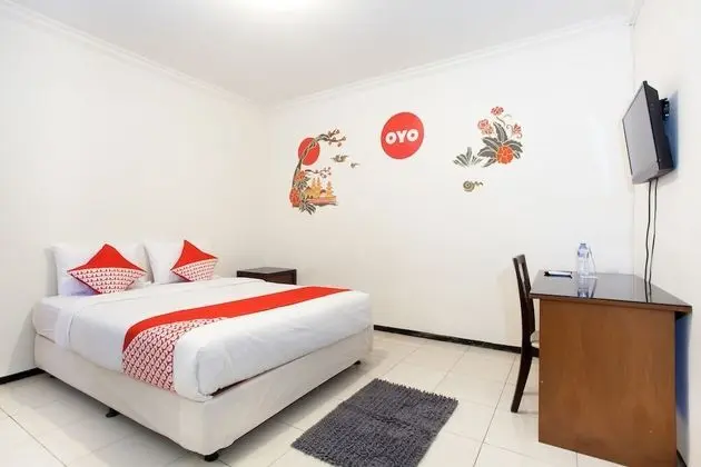 OYO 143 Dukuh Kupang Residence