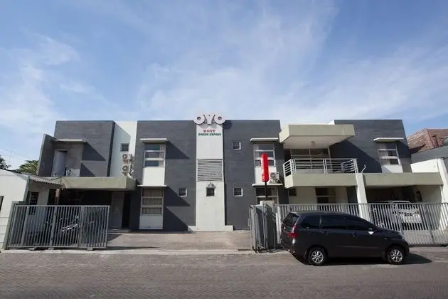 OYO 143 Dukuh Kupang Residence - Dış Mekan