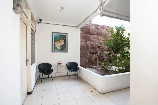 OYO 143 Dukuh Kupang Residence - Genel