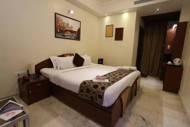 OYO 1437 near Russel Chowk