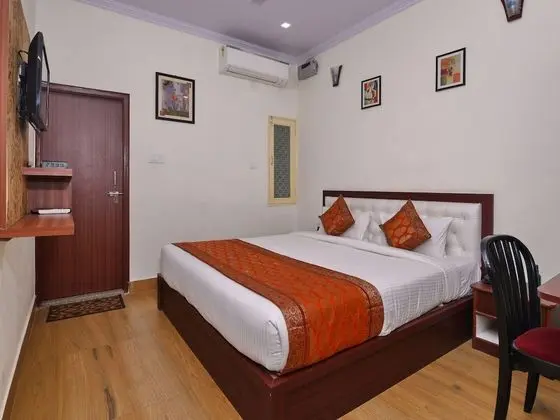 OYO 14571 Century Plaza