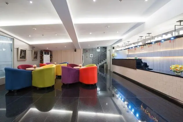 OYO 146 Solace Hotel - Lobi