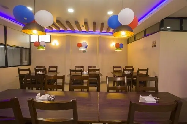 OYO 146 Somewhere Hotel & Restaurant - Yerinde Yemek