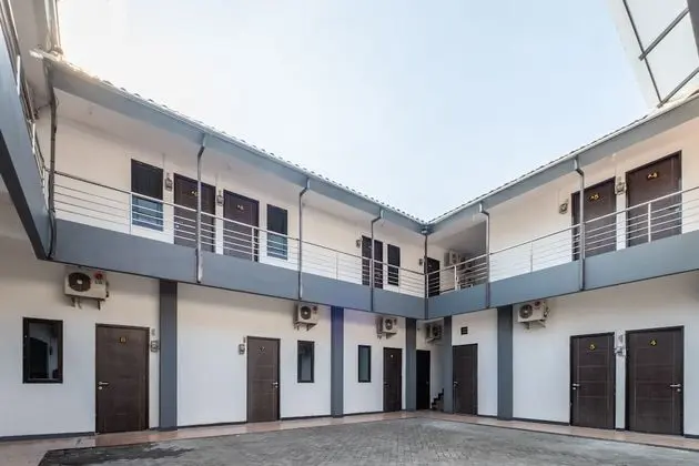 OYO 1460 Anyelir Residence