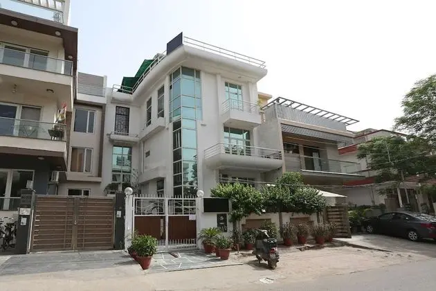 OYO 14777 White Tiger Villa