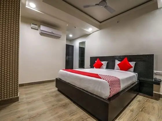 OYO 14859 Akshara grand