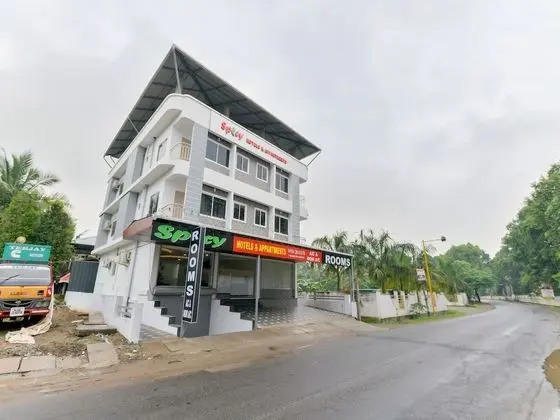 OYO 14865 Home Modern 2BHK Kochi Airport