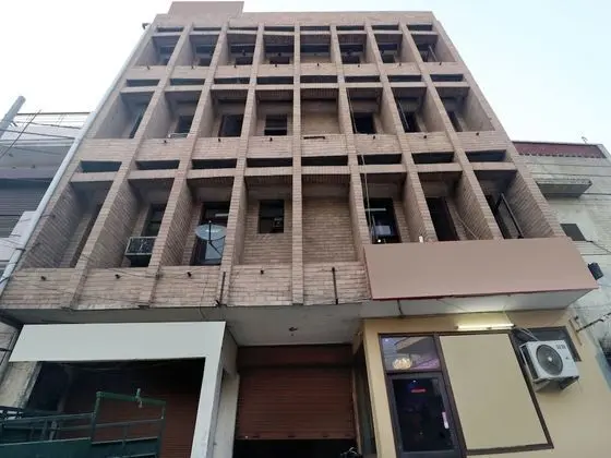 OYO 14876 Hotel Samrat