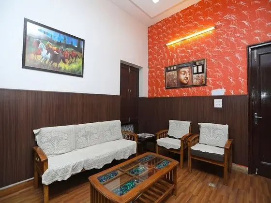 OYO 14908 Chirag Residency - Lobi
