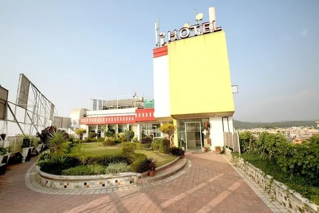 OYO 1496 Hotel Sky 5