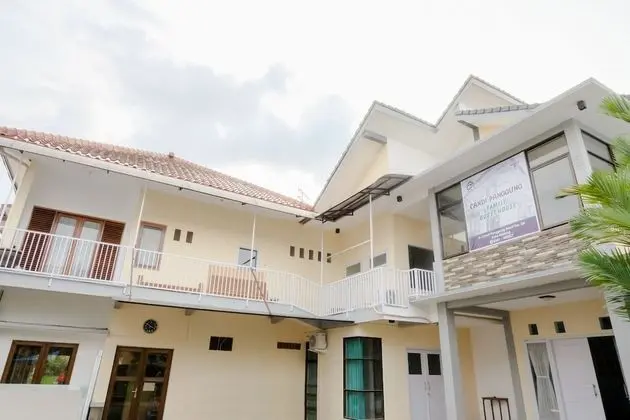 OYO 1509 Candi Panggung Family Guest House Syariah - Dış Mekan