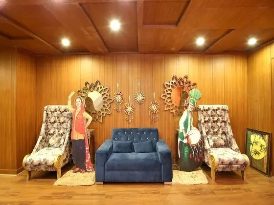 OYO 15134 Hotel Downtown