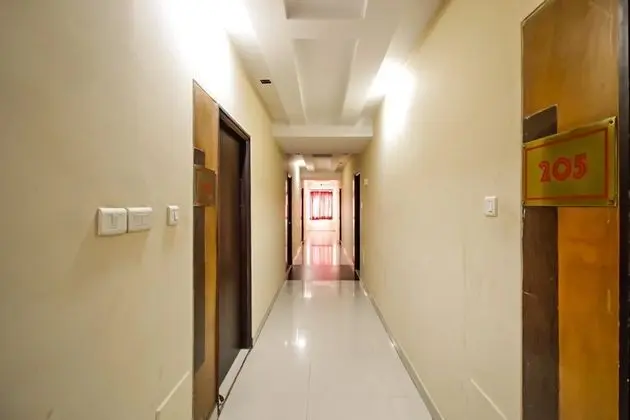 OYO 1520 Hotel Tourist Plaza - İç Mekan
