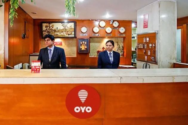 OYO 1520 Hotel Tourist Plaza - Yerinde Yemek