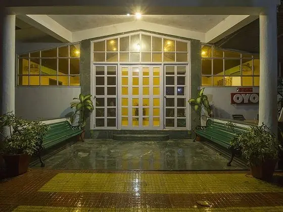 OYO 15225 Rainbow House - 1