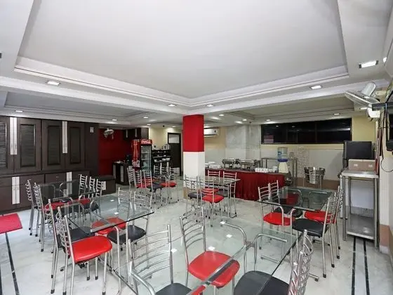 OYO 15258 Hotel Arya International - Yerinde Yemek