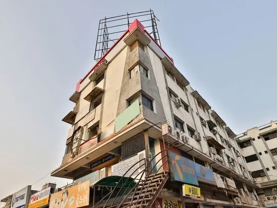 OYO 15378 Ratna Palace