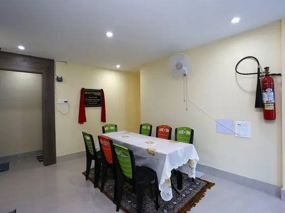 OYO 15441 Apollo Paradise Guest House - Yerinde Yemek