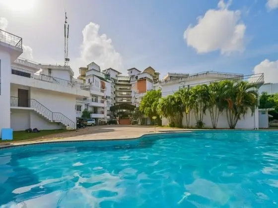 OYO 15459 Home Exotic 2BHK Vyttila - Havuz