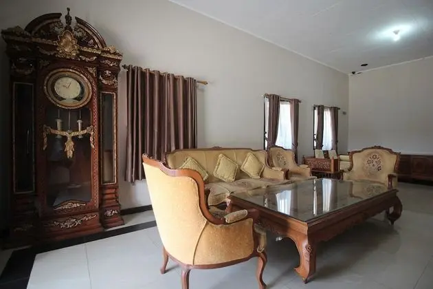 OYO 1547 Wisma Ray Syariah - İç Mekan