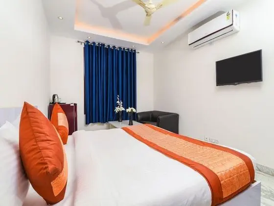 OYO 15623 Golden Crystal